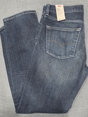 Levi's Slim Straight Men's Jeans in Medium-Dark Indigo